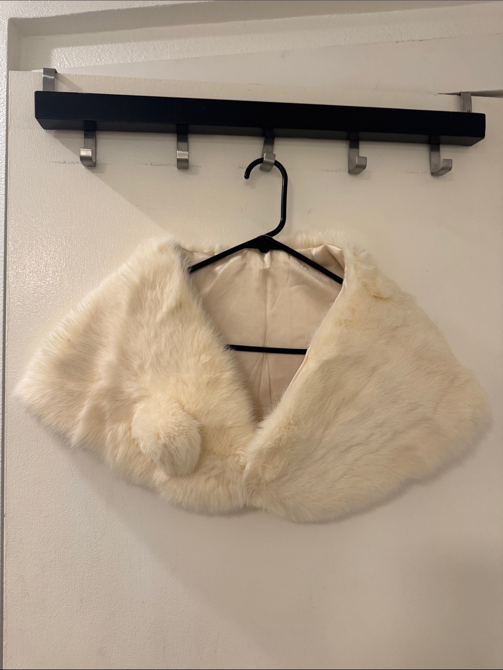 Vintage Women's Fox Fur Capelet - Cream